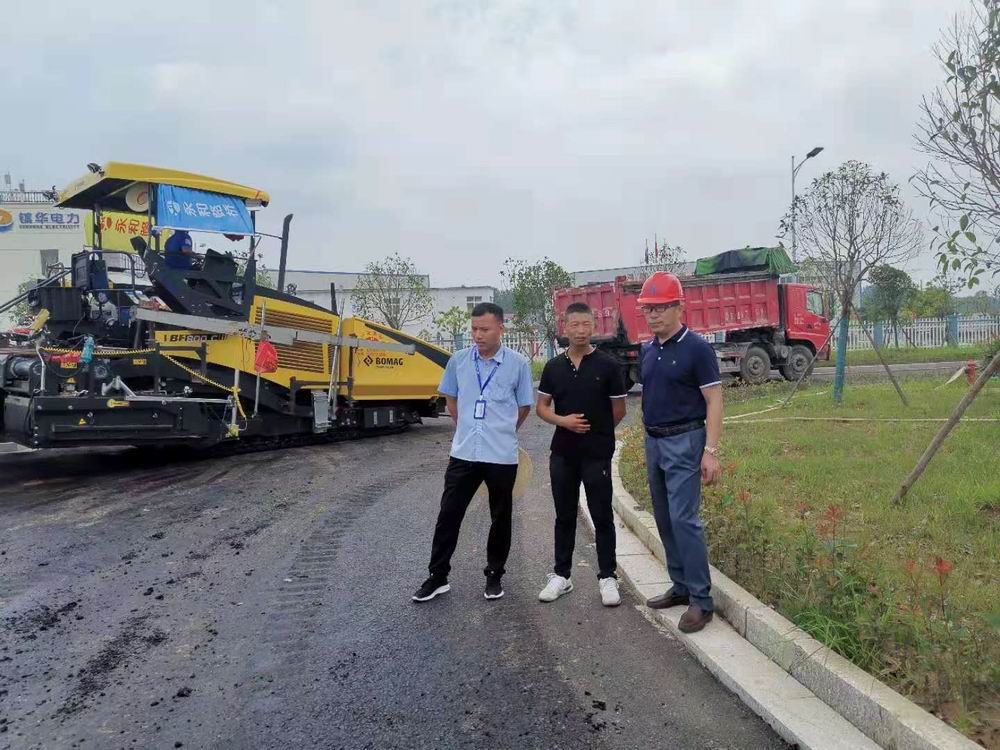 建設(shè)精品工程，鑄就行業(yè)名片，集團(tuán)董事長(zhǎng)孔德穩(wěn)蒞臨舜宇光學(xué)路面工程檢查指導(dǎo)工作