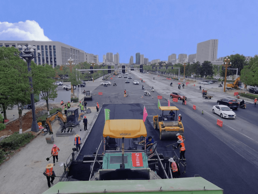   喜迎二十大，新五保暢通--永和集團(tuán)新五大道施工忙