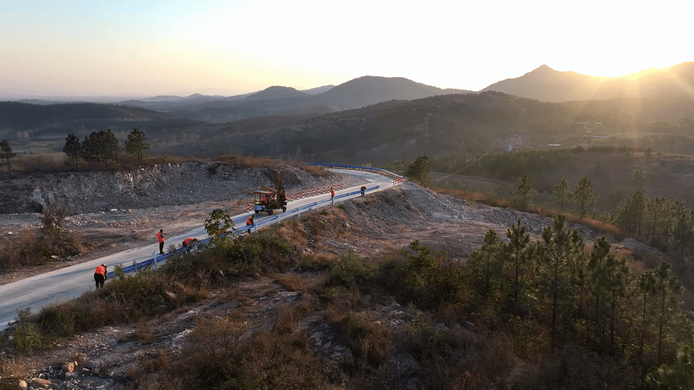 公路更安全、道路更暢安 ——振和交安農(nóng)村公路安防工程施工